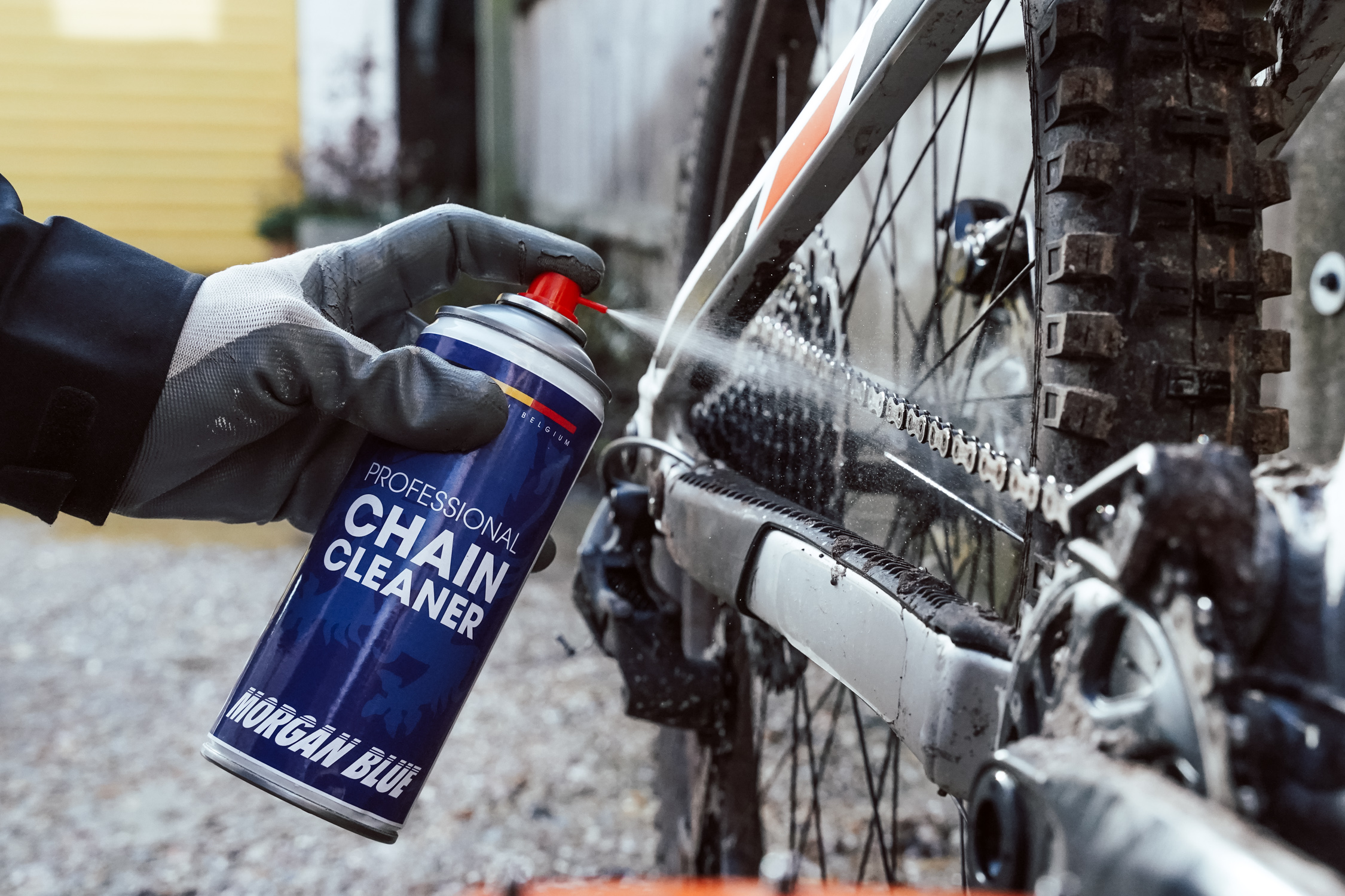 How to clean your mountain bike - Morgan Blue Chain Cleaner