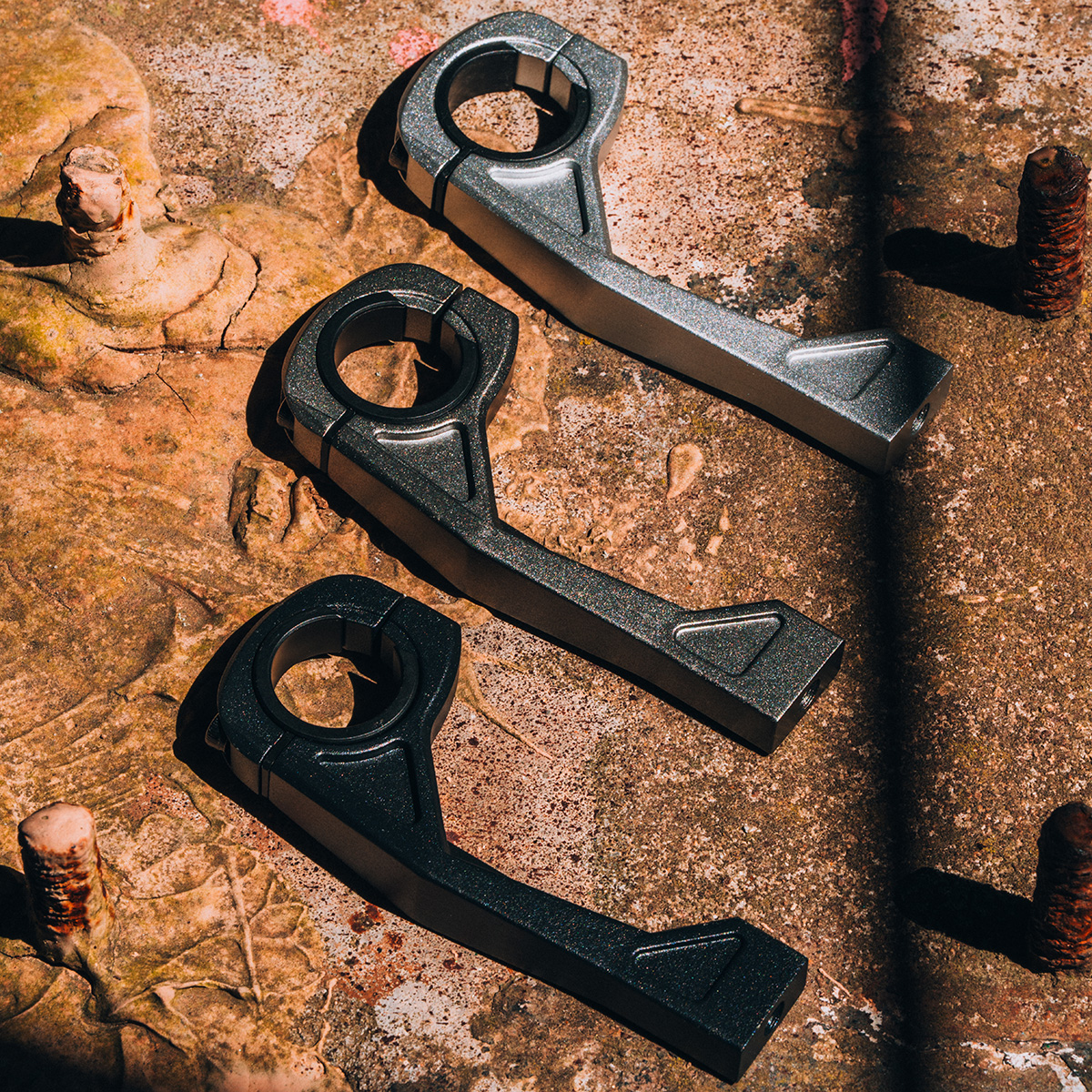 Three mount colour options, silver, grey and black.