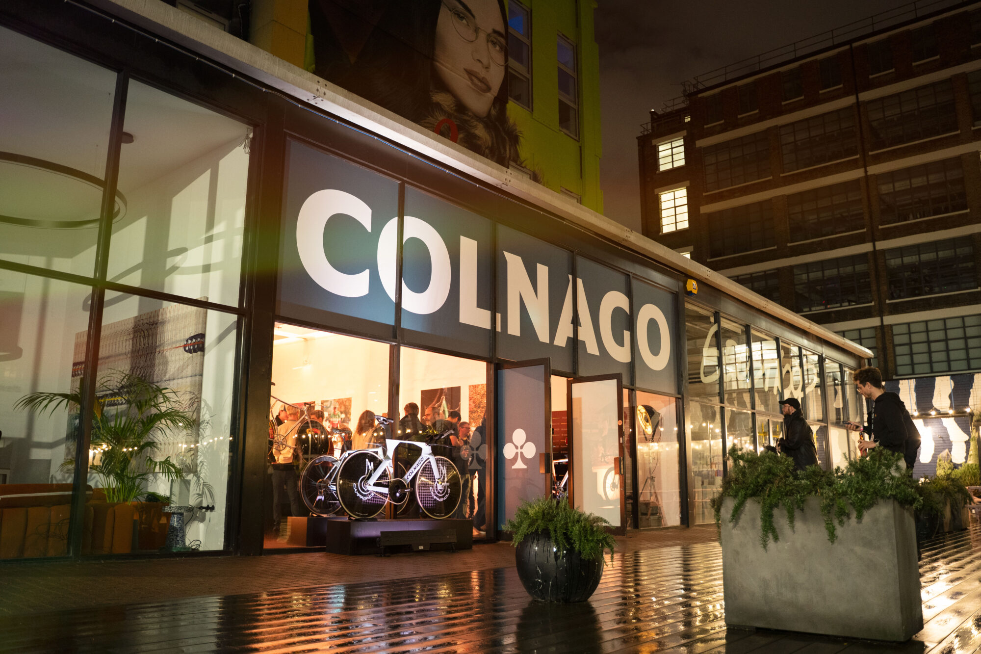 Colnago Pop-Up Showroom & RFID Retrofitting