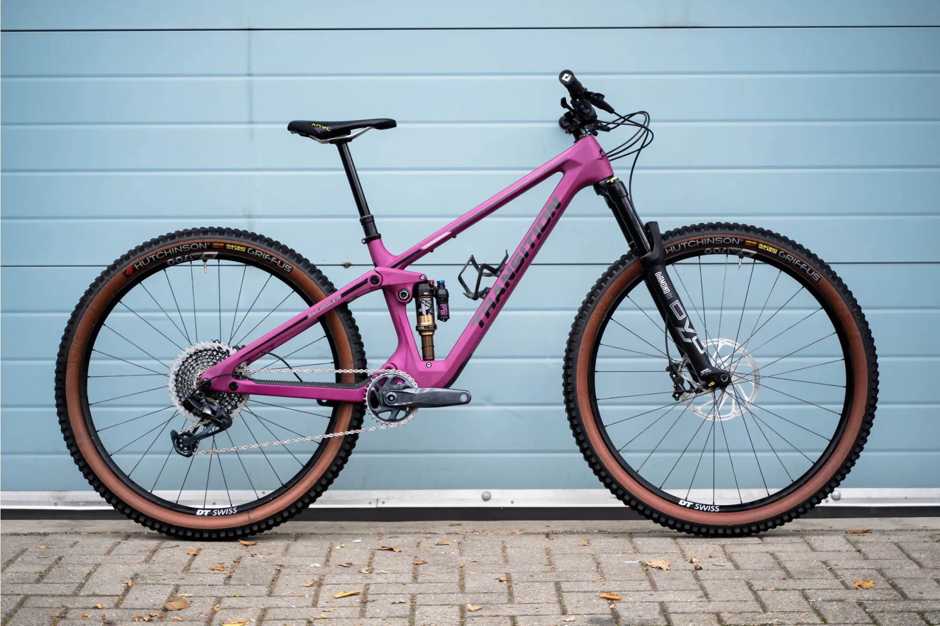 Transition Smuggler Carbon 2023 Medium GX Orchid Ex-Demo