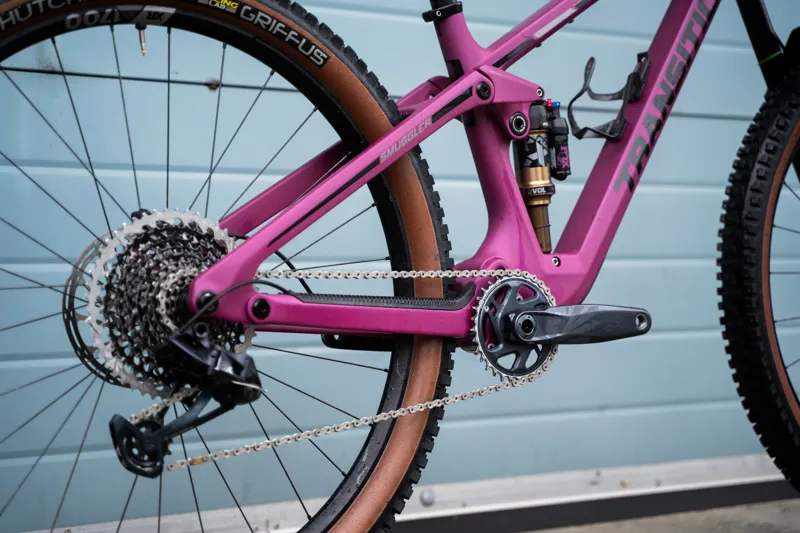 Transition Smuggler Carbon 2023 Medium GX Orchid Ex-Demo-3