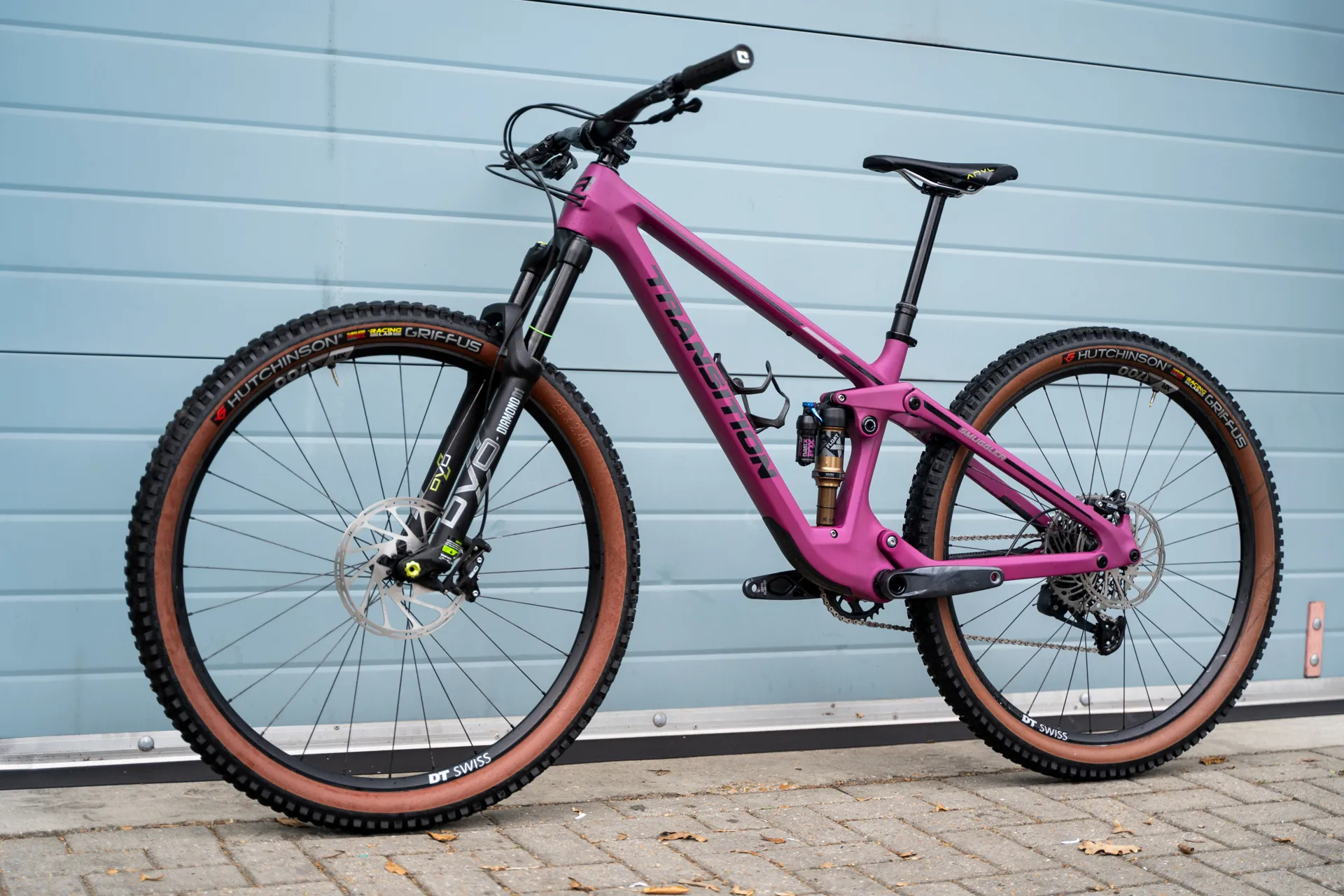 Transition Smuggler Carbon 2023 Medium Gx Orchid Ex-demo