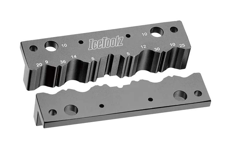 IceToolz E122 Axle Vise