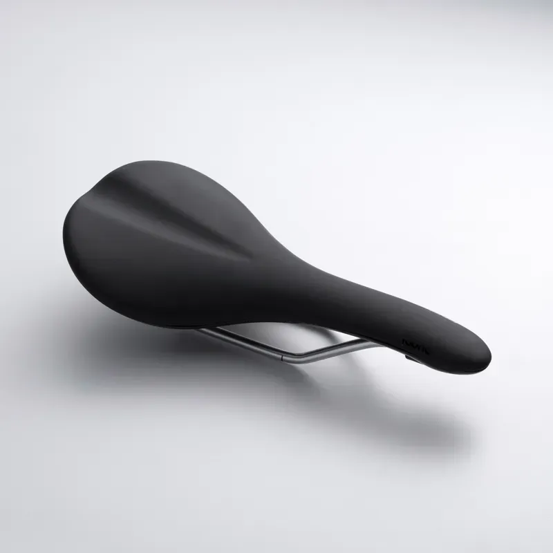 Fabric Scoop Elite Flat Road Bike Saddle with Ti Rails Black FSD-11-1