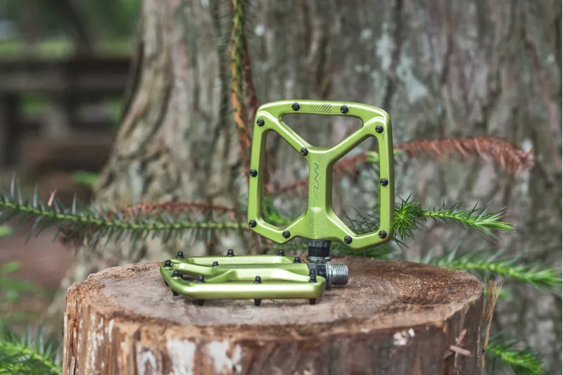  Funn Python 2 Alloy MTB Flat Pedals With Long Adjustable Pins Green-7