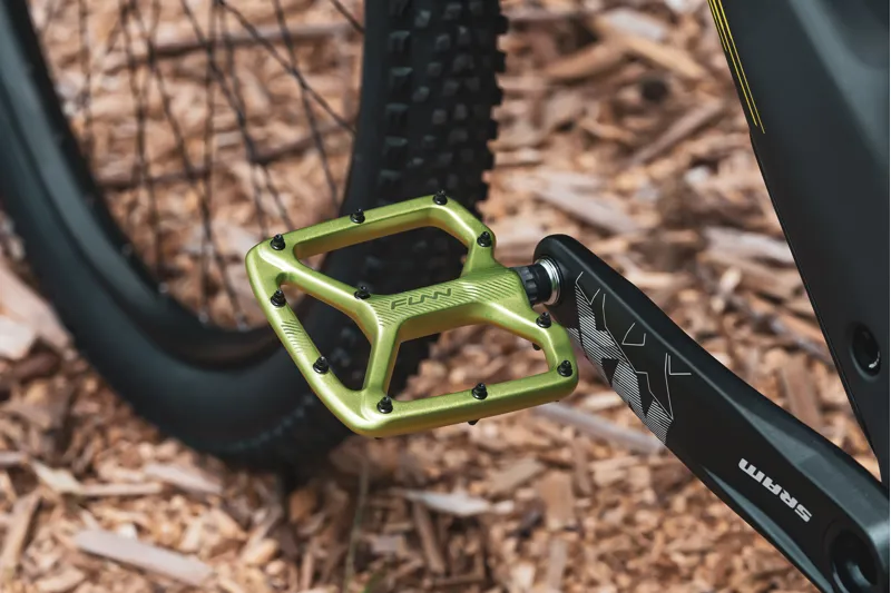  Funn Python 2 Alloy MTB Flat Pedals With Long Adjustable Pins Green-9