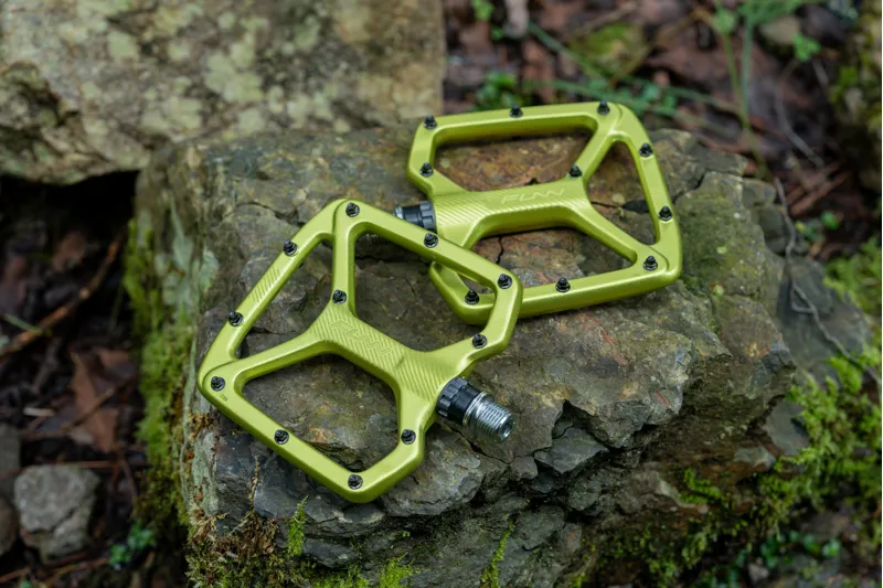  Funn Python 2 Alloy MTB Flat Pedals With Long Adjustable Pins Green-12