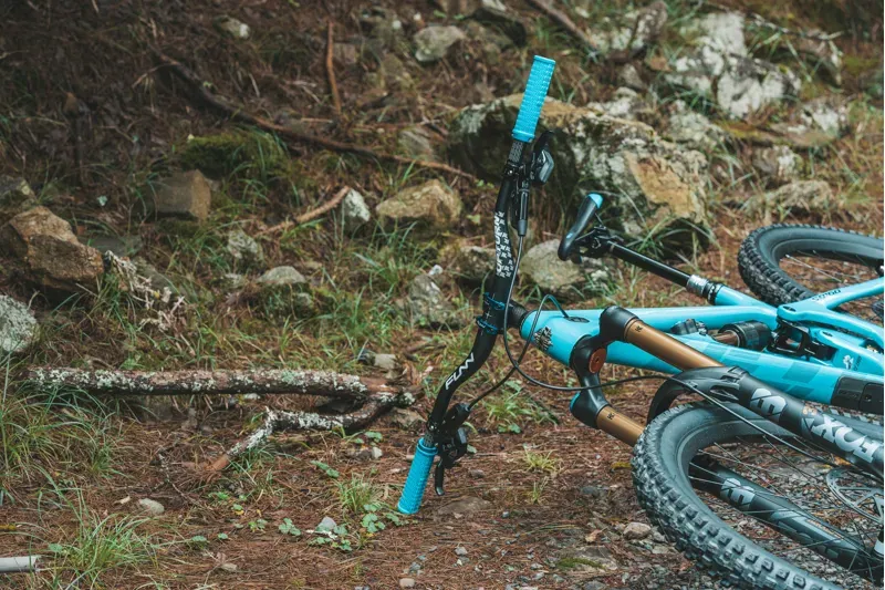 Funn Upturn MTB Riser Handlebar 785 x 31.8 x 75mm Rise Blasted Black-1