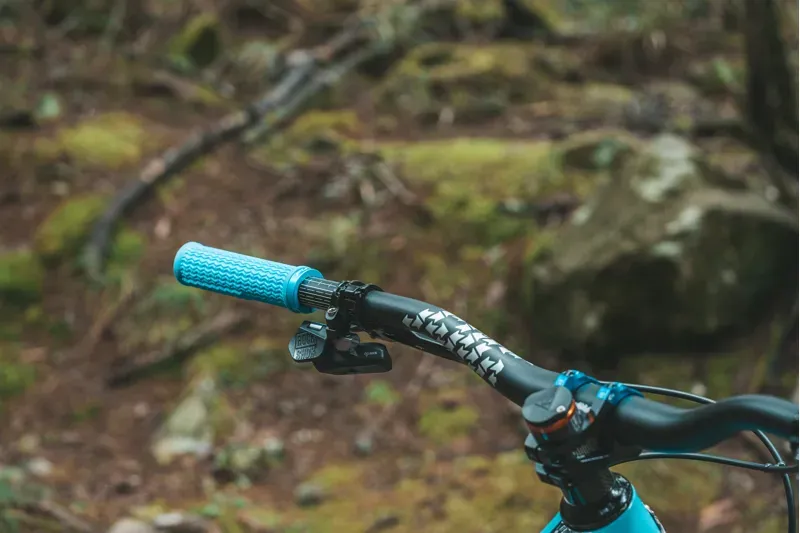 Funn Upturn MTB Riser Handlebar 785 x 31.8 x 75mm Rise Blasted Black-3