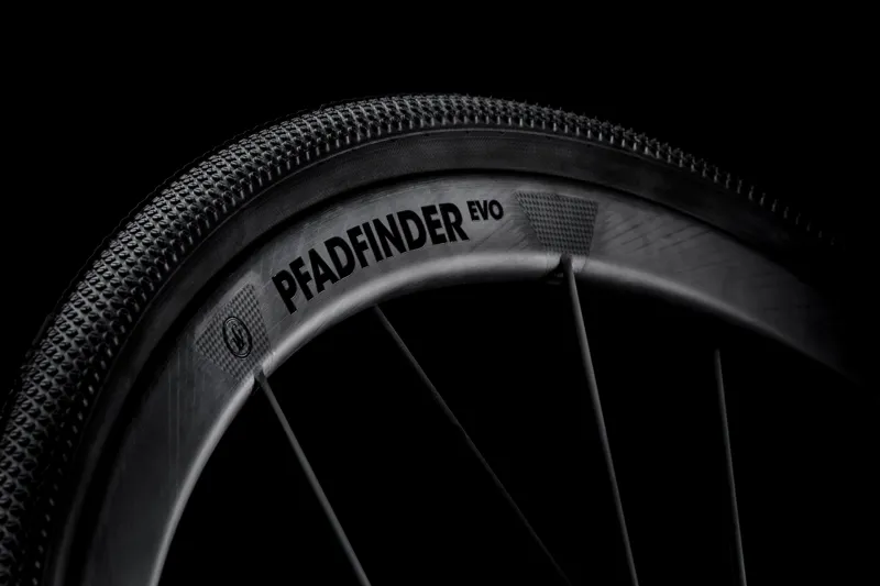 Lightweight Wheels Pfadfinder Evo Disc Carbon Gravel Wheelset Tubeless Ready-4