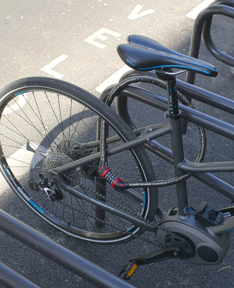 Master Lock Armoured Cable Combination Lock 18mm X 1m 8226 Black-2