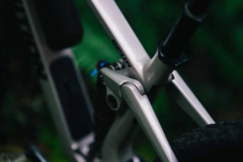 Transition Spur Carbon MTB XT Di2 Complete Bike Frostberry-4