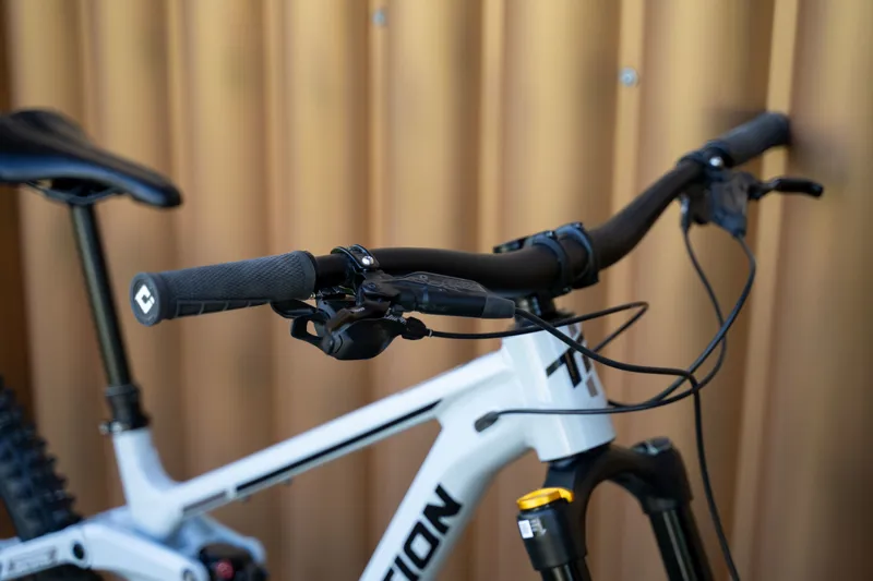 Transition Spire Alloy Medium NX Hint Of Blue Ex-Demo-5