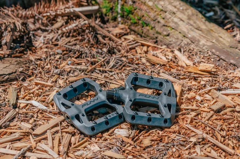 Funn Taipan S MTB Flat Platform Pedals for Smaller Feet Black-2