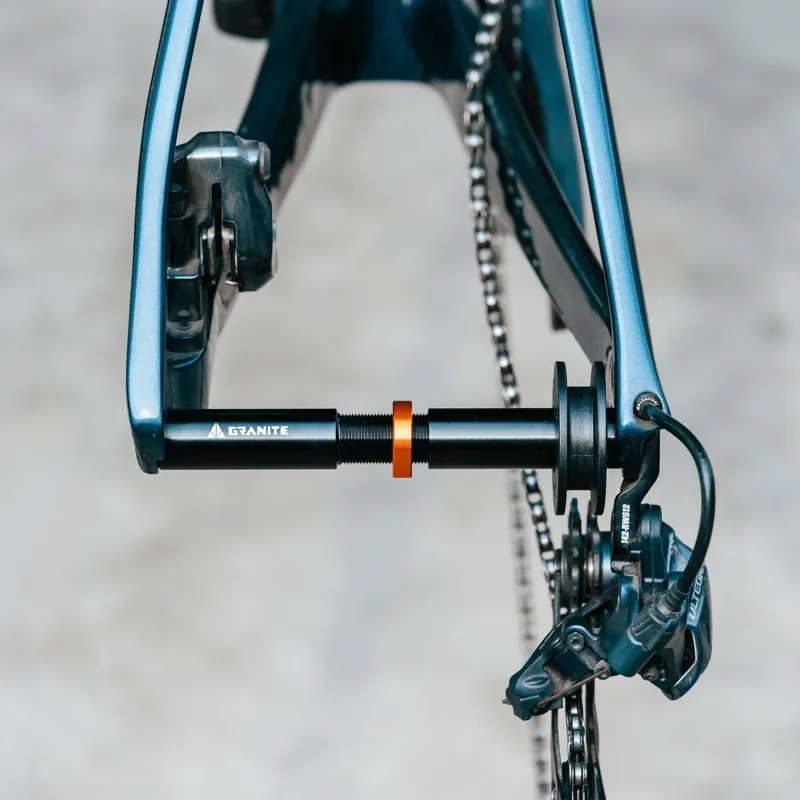 Granite Chaindock - Thru Axle Dummy Hub With Chain Hanger Wheel Black-2