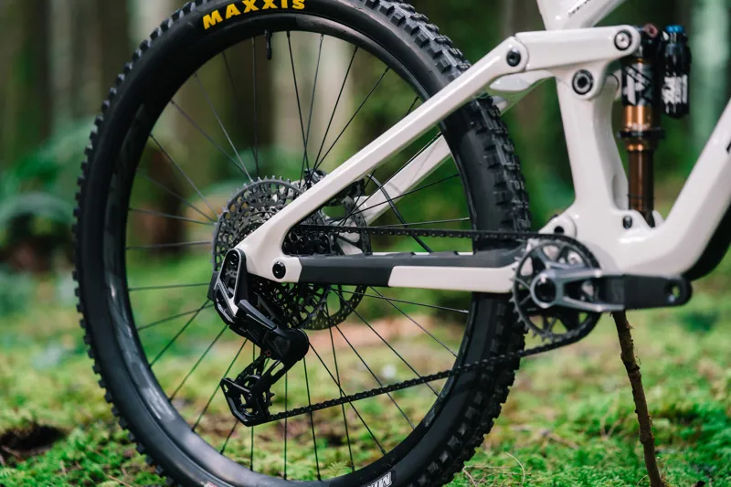 Transition Sentinel V3 Carbon MTB Complete Bike XT Di2 Glacier White-2