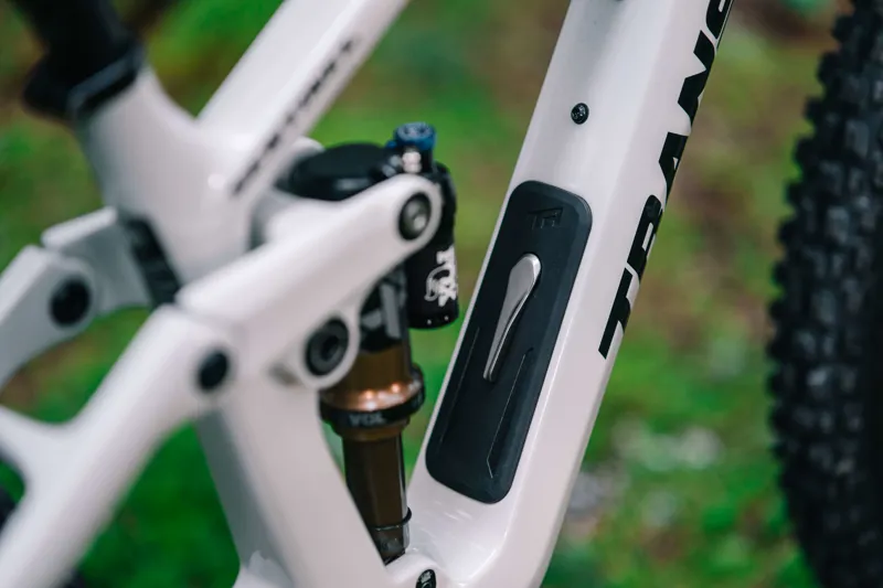 Transition Sentinel V3 Carbon MTB Frame Glacier White-2