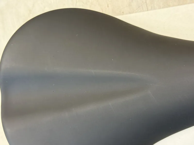 Fabric Scoop Elite Radius CroMo Saddle FSD- 13 Black - 142mm -  Cosmetic damage-1