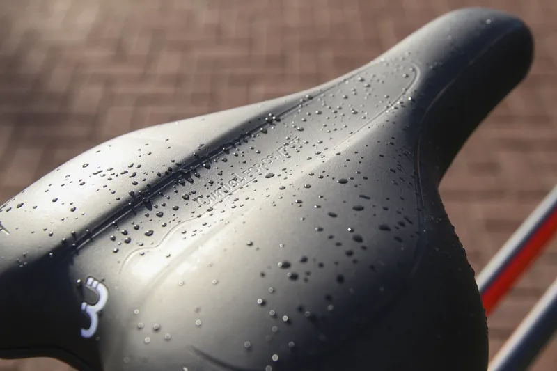 BBB Meander Upright Unisex Urban/E-Bike Saddle 225mm Black BSD-94-6