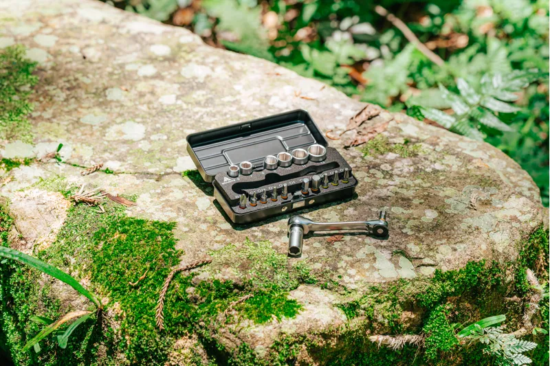 Granite Duet Compact Ratchet Tool Kit With 7 Sockets and 11 Precision Bits-5