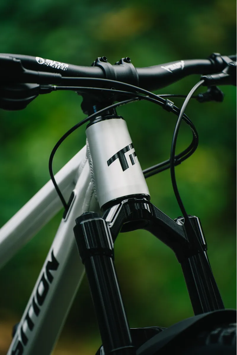 Transition Ripcord Complete Bike 130mm Travel Kids MTB White Red-5