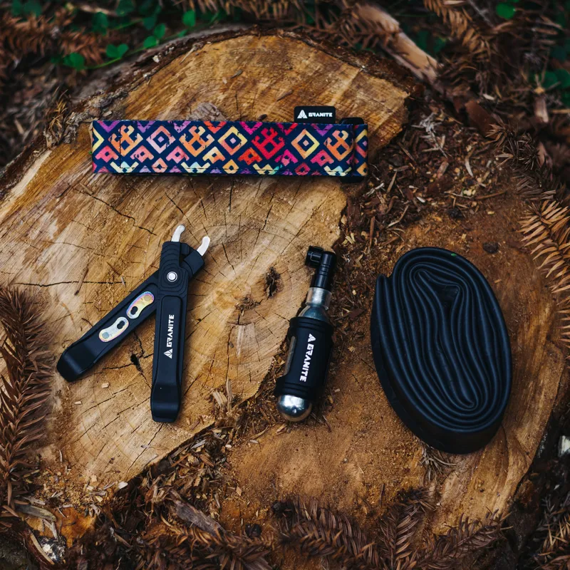 Granite TALON Tyre Lever With Stainless Chain Removing Tips Black-3