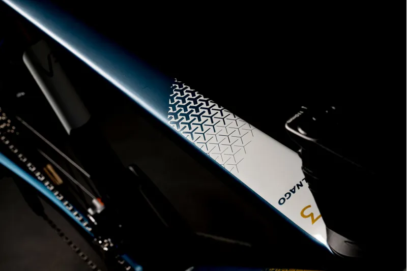 Colnago V3 Disc 2023 Complete Road Bike Shimano Ultegra Di2 12 spd Blue Gold White MKBL-8